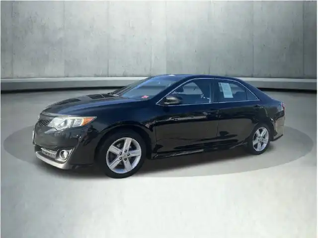 2014 Toyota Camry 2.5 Auto SE's photo
