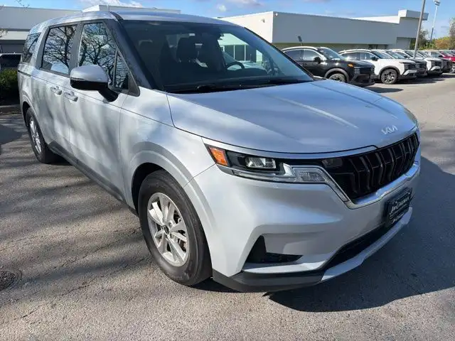 2022 Kia Sedona LX Seat Pkg's photo