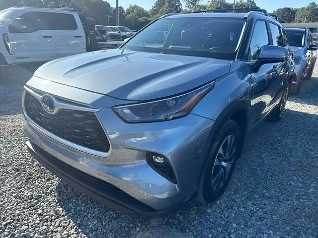 2023 Toyota Highlander XLE AWD's photo