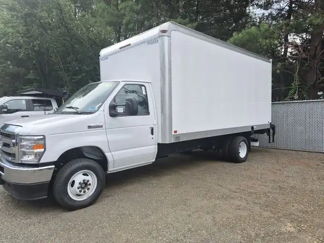 2027 Ford E-Series DRW E-450 Super Duty 176 in WB's photo