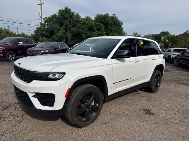 2022 Jeep Grand Cherokee Altitude 4WD's photo