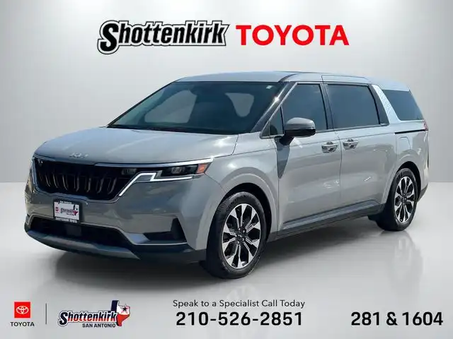 2023 Kia Sedona EX's photo