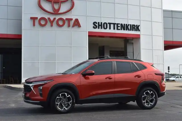 2024 Chevrolet Trax LT's photo