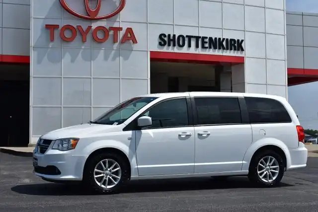 2019 Dodge Grand Caravan SE 35th Anniversary's photo