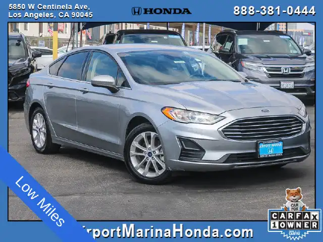 2020 Ford Fusion SE's photo