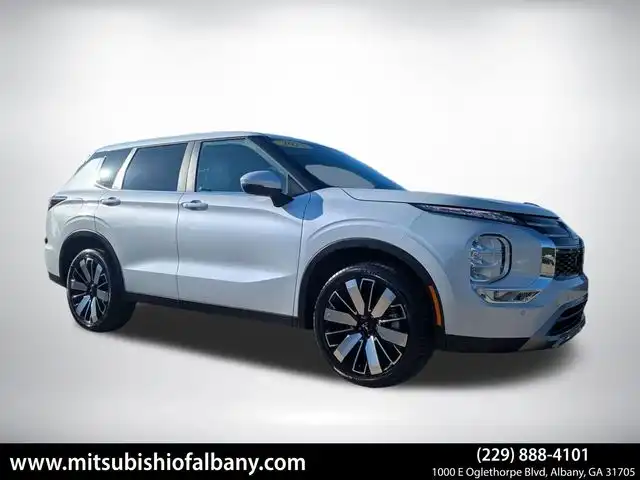 2025 Mitsubishi Outlander SE 2WD's photo