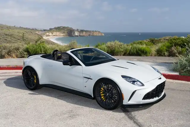2026 Aston Martin Vantage 4.0 V8 Roadster's photo