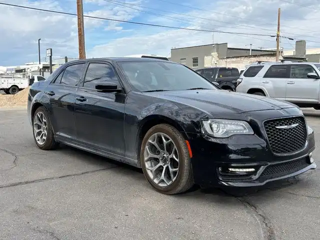 2018 Chrysler 300 S's photo