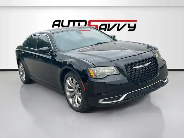 2019 Chrysler 300 Touring L's photo