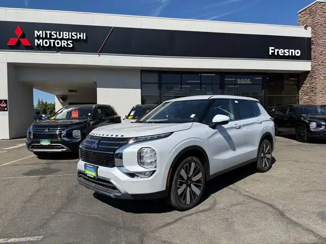 2026 Mitsubishi Outlander SE FWD's photo
