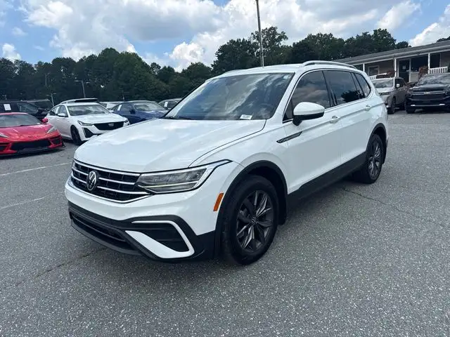 2022 Volkswagen Tiguan 2.0T SE's photo
