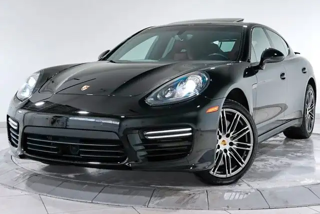 2016 Porsche Panamera GTS's photo