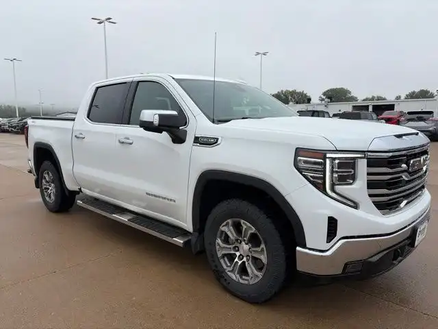 2022 GMC Sierra SLT 4WD Crew Cab Short Box's photo
