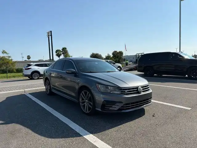 2017 Volkswagen Passat 1.8T R-Line w/ Comfort Pkg. Auto's photo