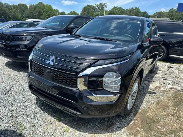 2025 Mitsubishi Outlander Plug-in Hybrid ES S-AWC's photo