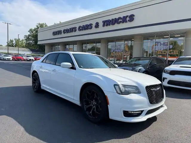 2019 Chrysler 300 S's photo