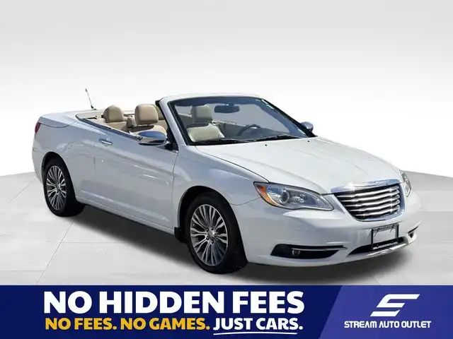2013 Chrysler 200 Limited Convertible's photo
