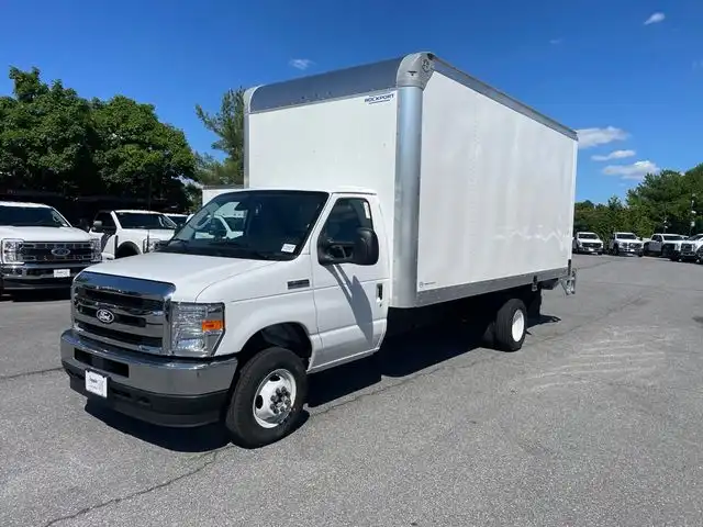 2027 Ford E-Series DRW E-450 Super Duty 176 in WB's photo