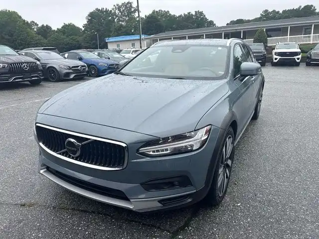 2023 Volvo V90 Cross Country B6 Ultimate AWD's photo