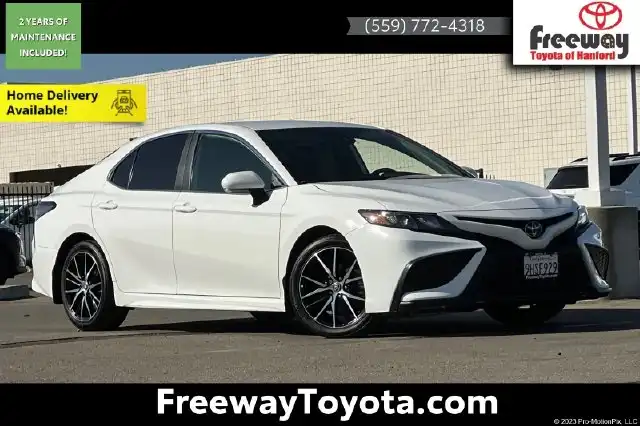 2024 Toyota Camry SE's photo