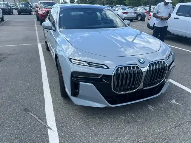 2025 BMW 7 Series 740i Sedan's photo