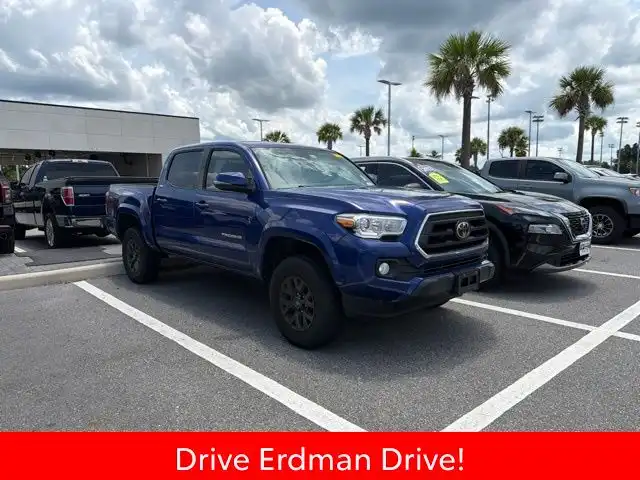 2023 Toyota Tacoma SR5 Double Cab 4WD V6 Auto Short Bed's photo