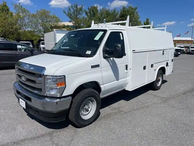 2026 Ford E-Series SRW E-350 Super Duty 138 in WB's photo