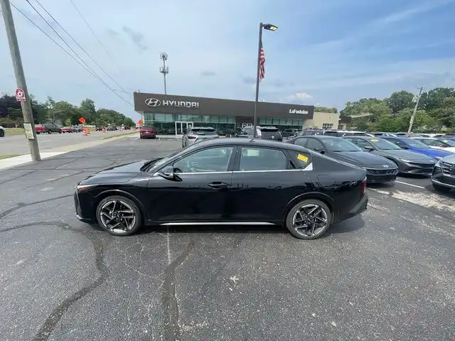 2025 Kia K4 GT-Line AT's photo