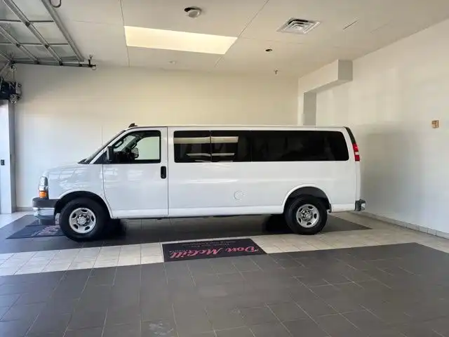 2017 Chevrolet Express 3500 LS Extended's photo