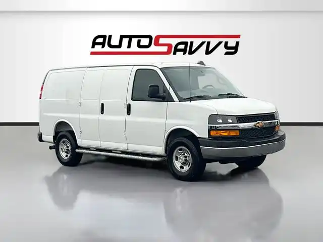 2025 Chevrolet Express 2500 Work Van HD's photo