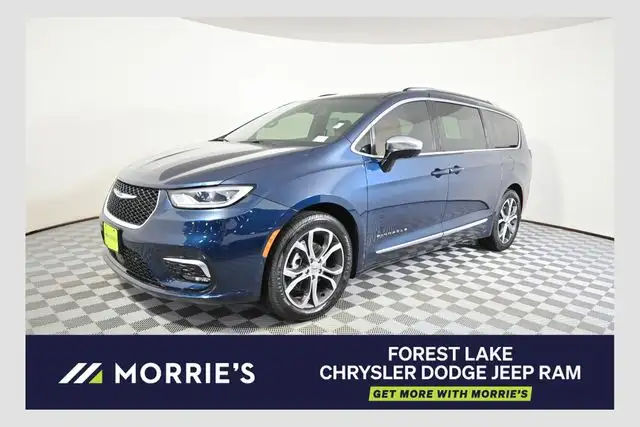 2025 Chrysler Pacifica Pinnacle's photo