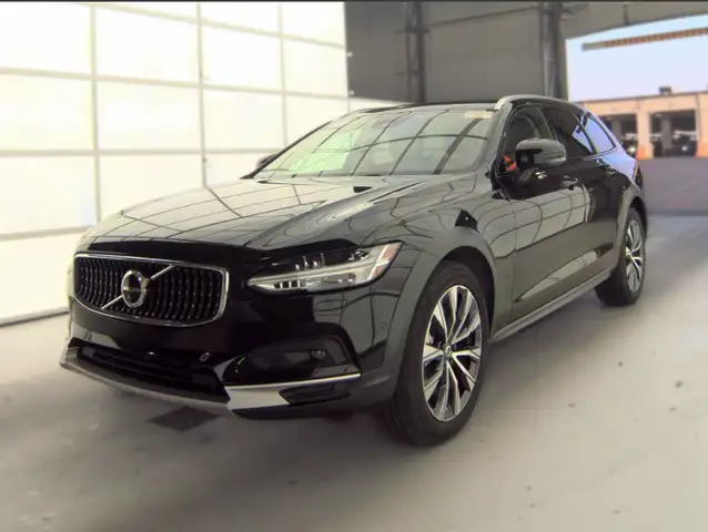 2025 Volvo V90 Cross Country B6 Plus AWD's photo
