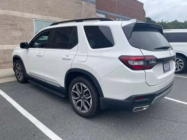 2024 Honda Pilot Touring 2WD's photo