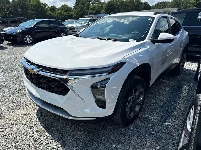2025 Chevrolet Trax LT's photo