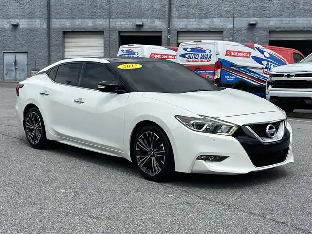 2017 Nissan Maxima Platinum's photo