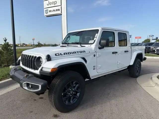 2026 Jeep Gladiator 85th Anniversary Edition Auto's photo