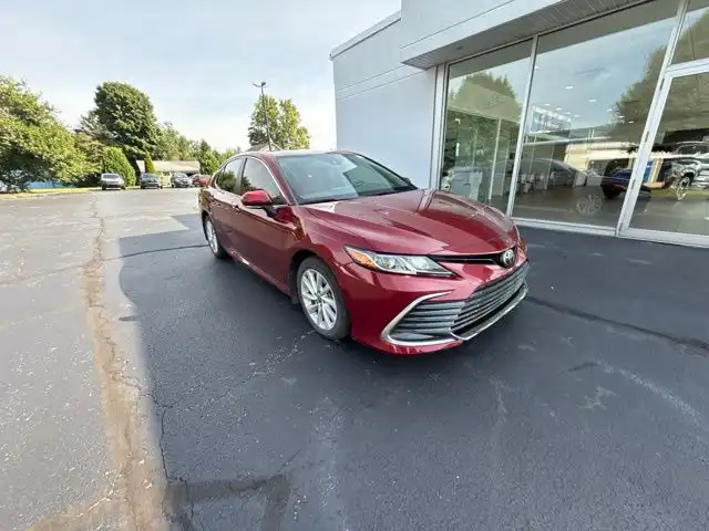 2022 Toyota Camry LE's photo