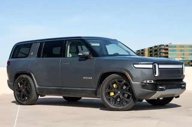 2023 Rivian R1S Adventure Quad-Motor Large Pack's photo