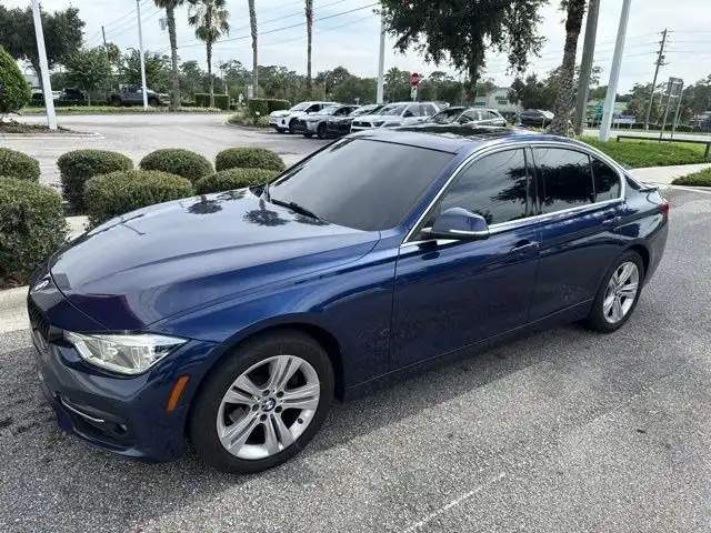 2017 BMW 3 Series 330i Sedan's photo