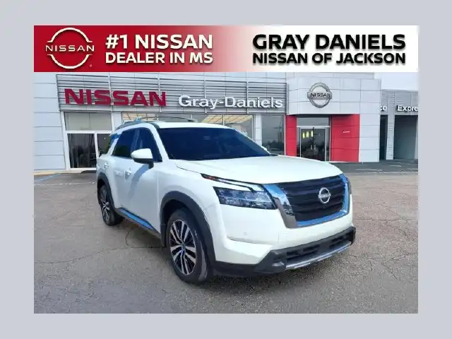 2024 Nissan Pathfinder Platinum FWD's photo
