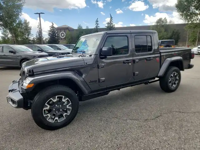 2026 Jeep Gladiator Sahara Auto's photo