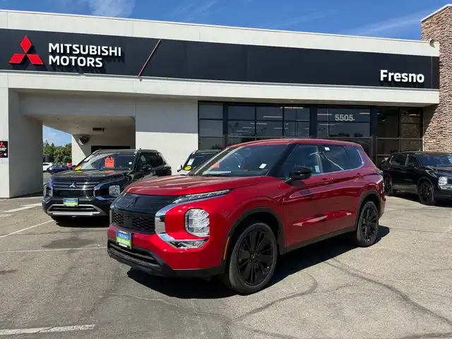 2026 Mitsubishi Outlander LE FWD's photo