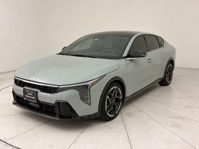 2025 Kia K4 GT-Line AT's photo