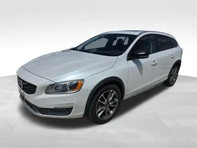 2016 Volvo V60 T5 Cross Country AWD Platinum's photo