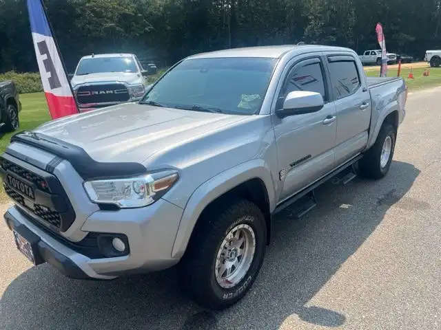 2020 Toyota Tacoma SR5 Double Cab 2WD V6 Auto Short Bed's photo