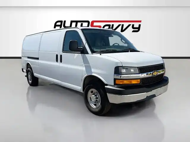 2025 Chevrolet Express 3500 Extended Work Van's photo