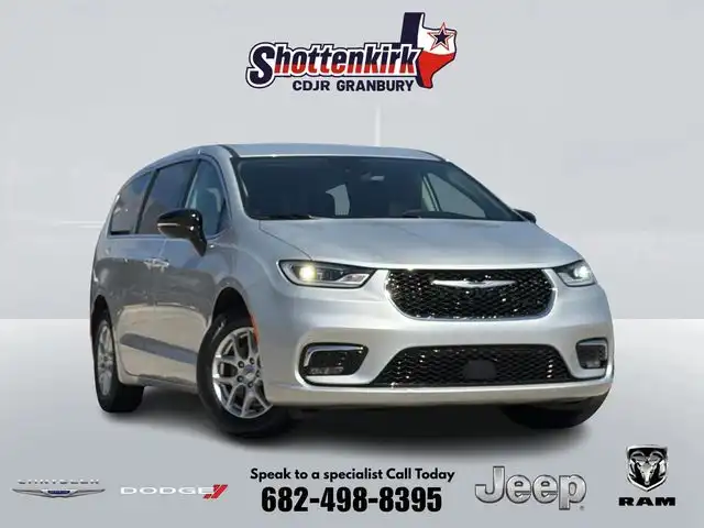 2024 Chrysler Pacifica Touring L's photo