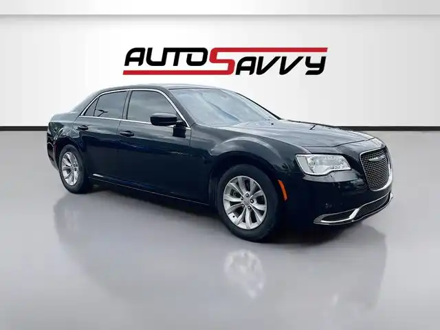 2023 Chrysler 300 Touring's photo