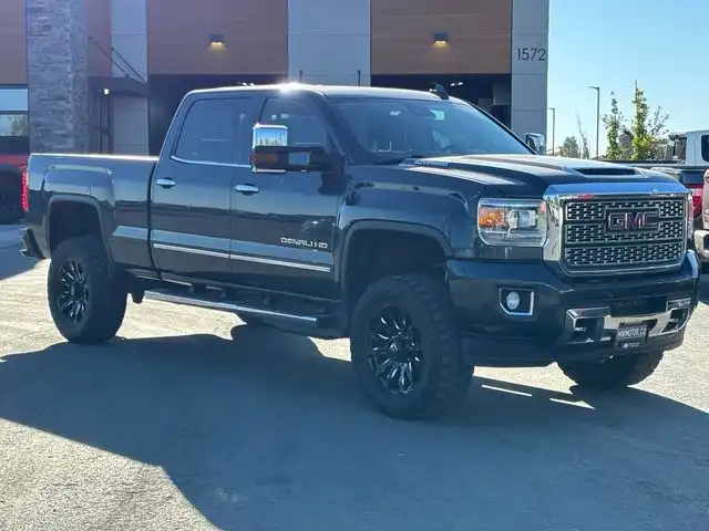 2019 GMC Sierra 4WD Crew Cab Standard Box Denali's photo