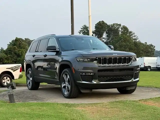 2023 Jeep Grand Cherokee L Limited 4x4's photo